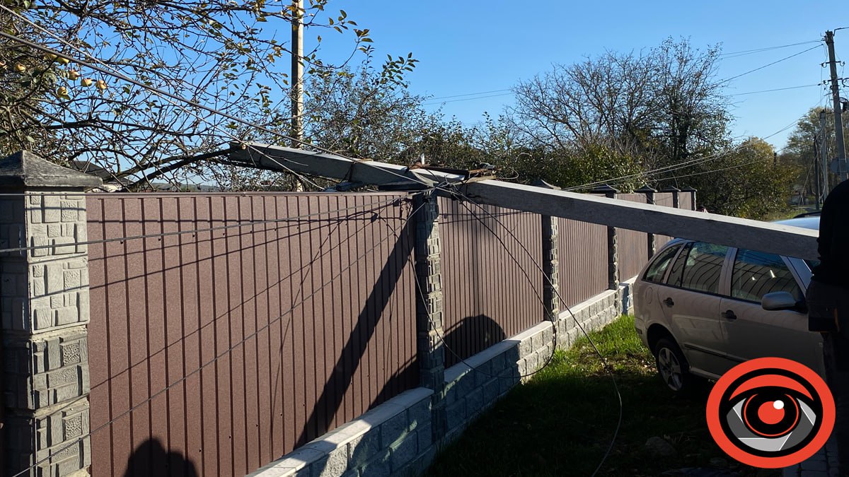 У Калуші в житловому масиві "Підгірки" водій в'їхав в стовп