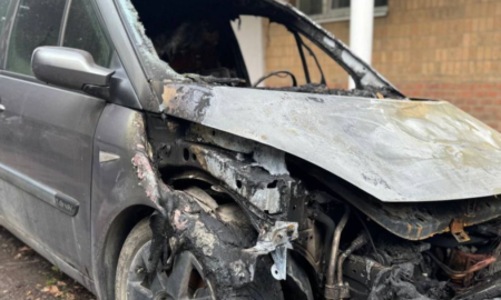 На Прикарпатті чоловік "замаскував" цивільне авто під військове, а тоді підпалив