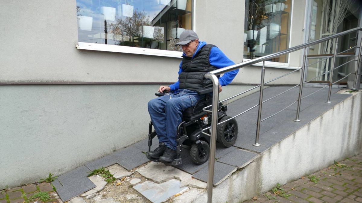 У Калуській громаді перевірили ресторани і кав'ярні на доступність для маломобільних груп населення