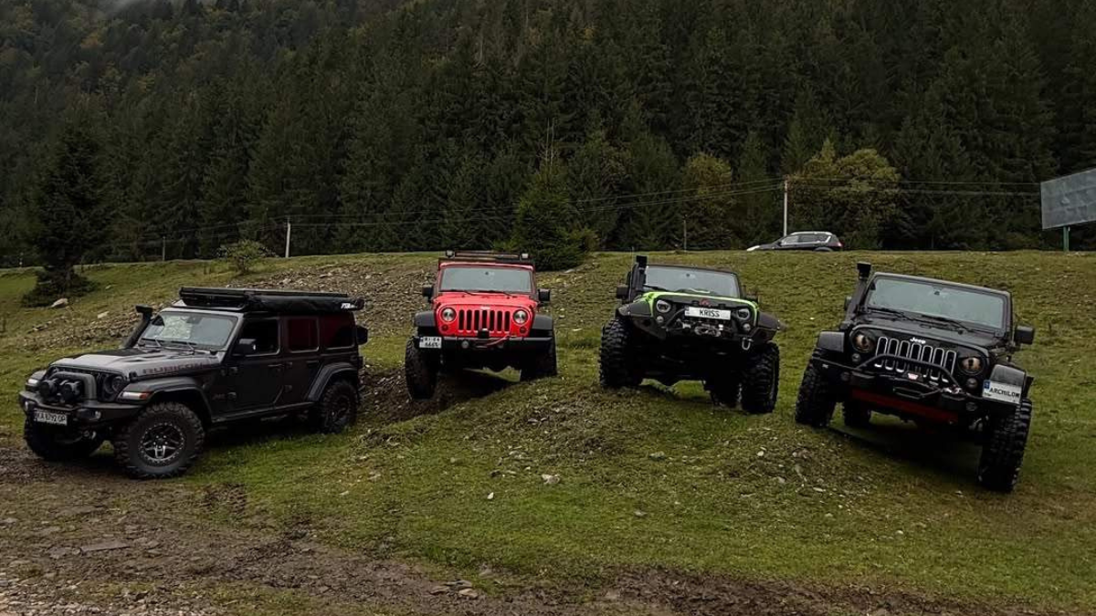 На Закарпатті джипери знімали відео, а мастило з їхнього автомобіля текло на берег гірської річки