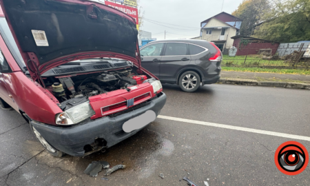 Дві автівки зіткнулися в районі вулиці Долинської