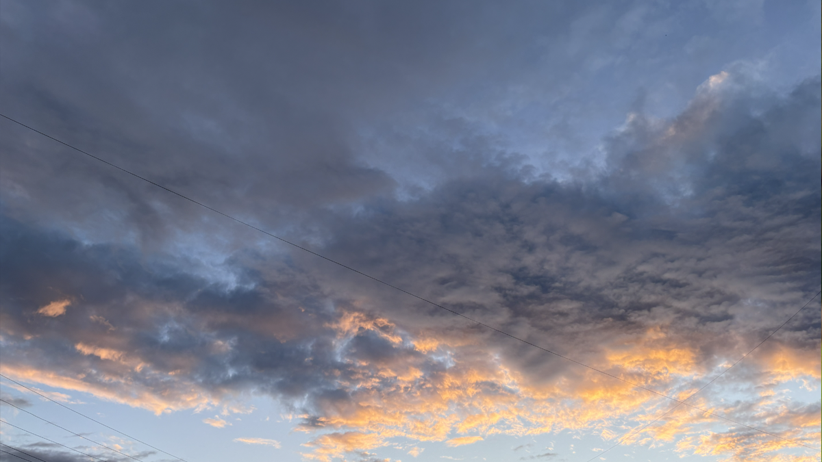 На Прикарпатті внаслідок нічної атаки постраждали троє людей