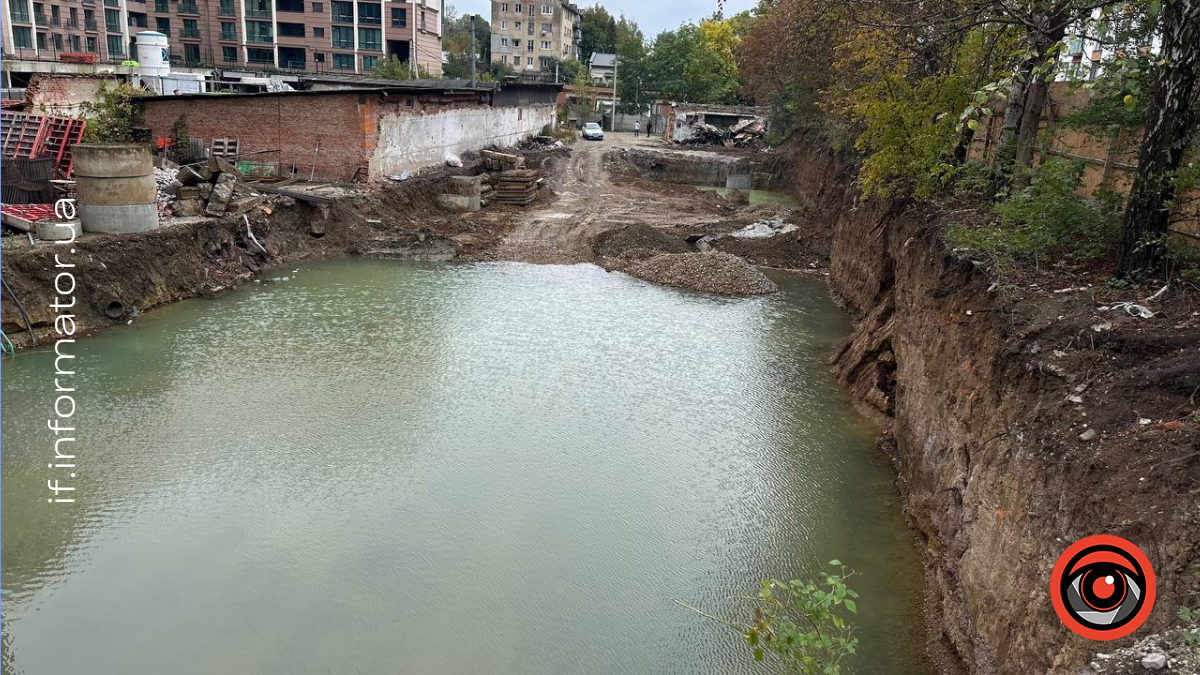 В Івано-Франківську призупинили будівництво біля озера і можуть оштрафувати забудовника