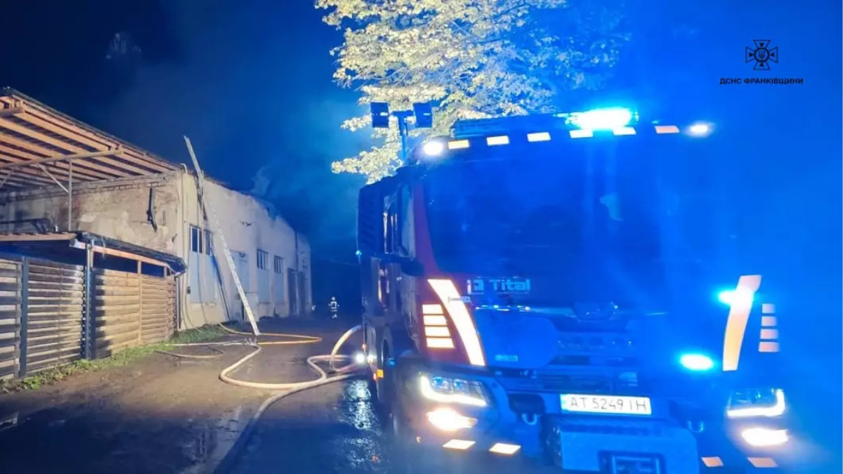 У Болехові ліквідували пожежу, яка охопила 130 квадратних метрів