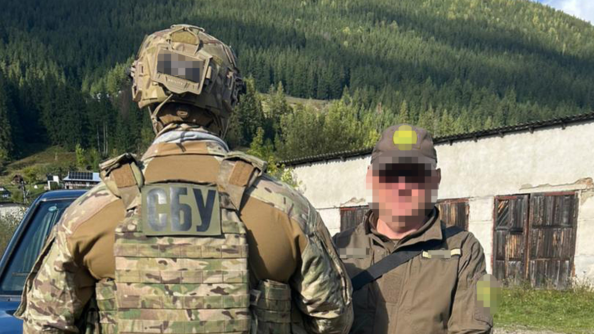 Двоє посадовців Нацпарку виявилися причетними до незаконного переправляння чоловіків через держкордон