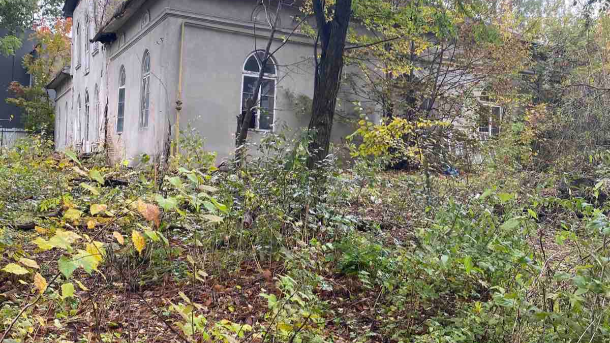 У Калуші виставили на аукціон простору будівлю в центральній частині міста