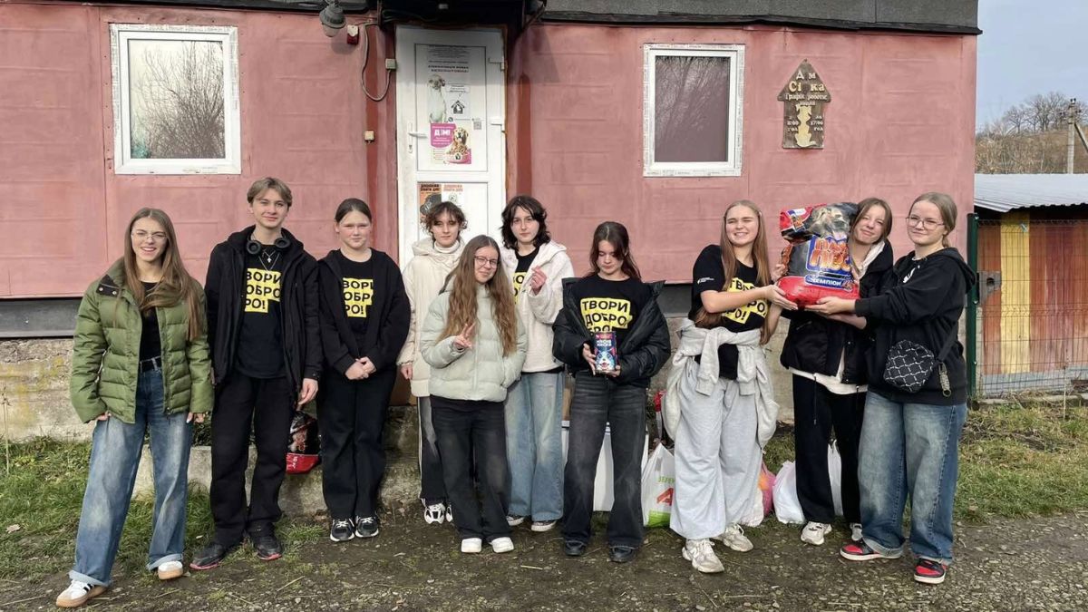 Учні Калуського ліцею №5 долучилися до допомоги притулку "Дім Сірка" 