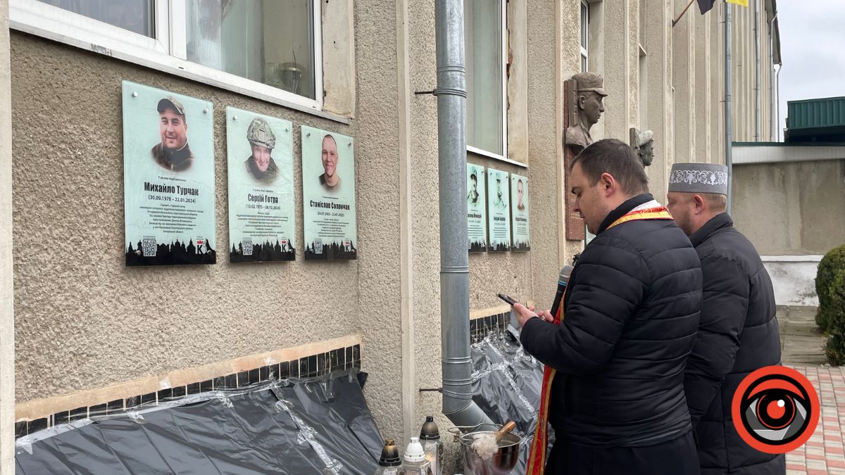 На фасаді Калуського ліцею №7 відкрили меморіальні дошки