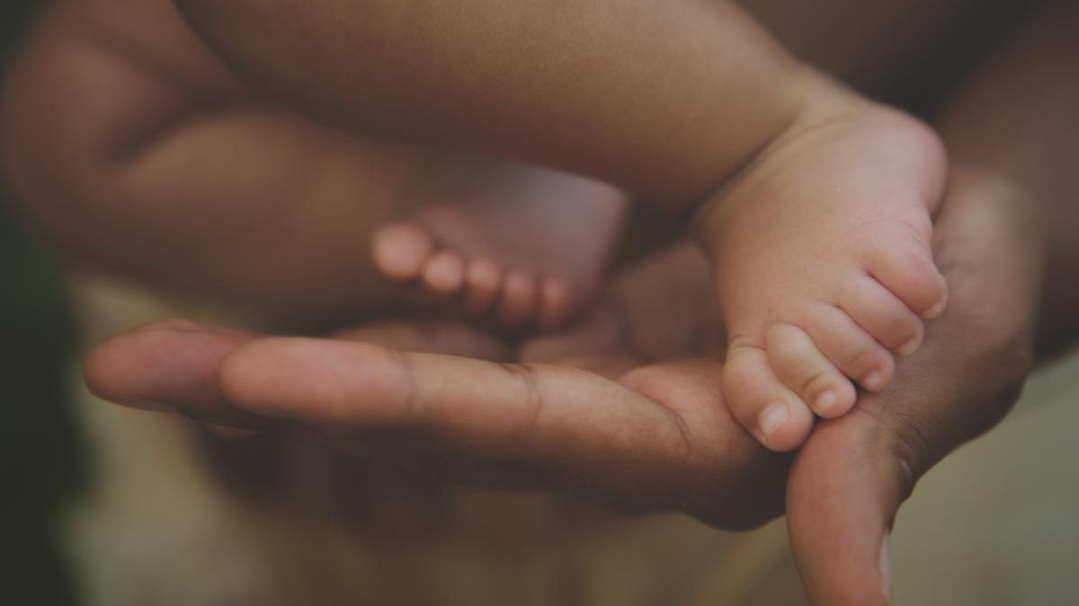 У Долині організували флешмоб "Заберу з пологового"