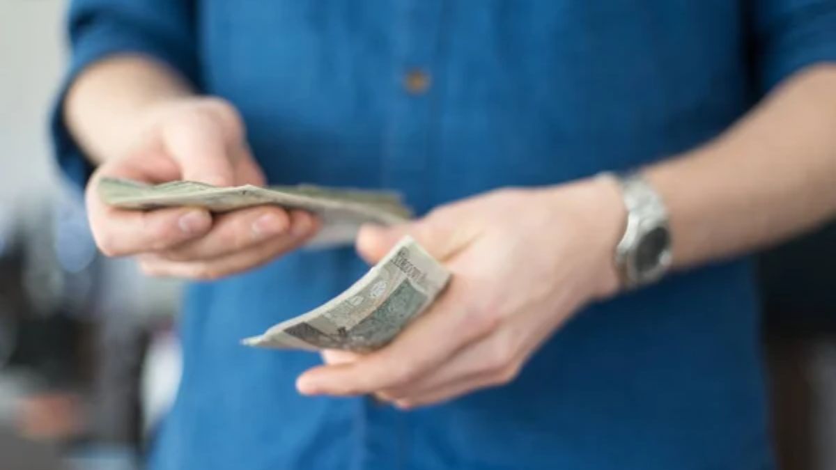 У Калуському районі жінка намагалась дати хабаря поліцейському