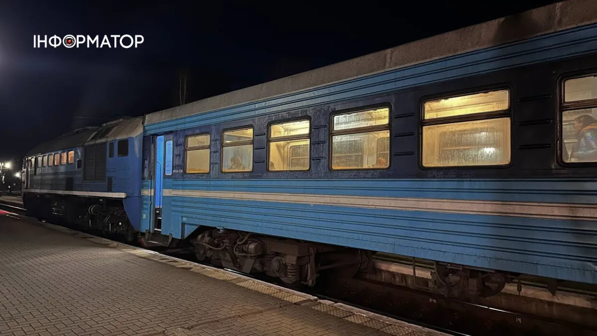 Дизель "Коломия — Рахів" — зношений артефакт, який ще якось їде у Карпати