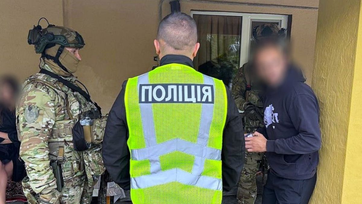 Поліція Прикарпаття викрила організатора наркобізнесу та вимагань у Калуші