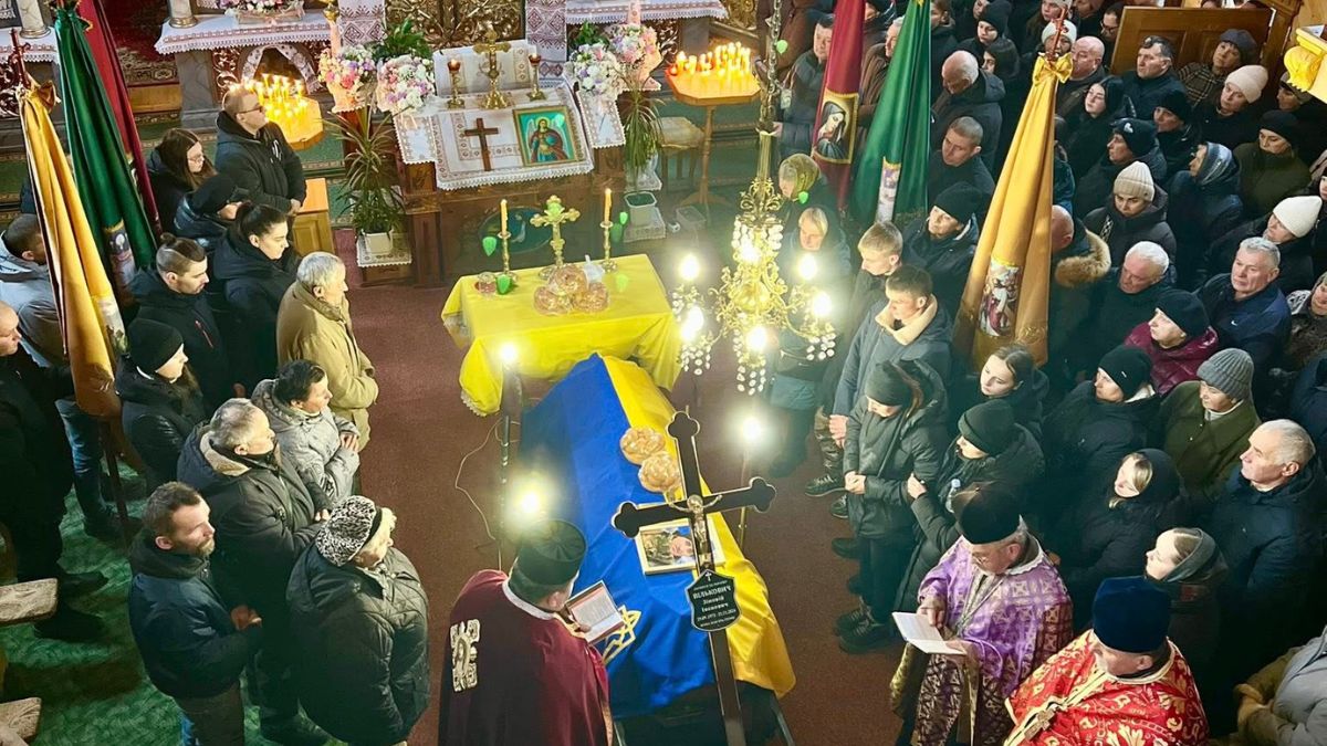 похорон Героя