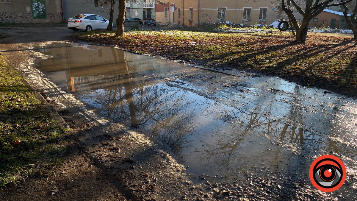 На вулиці Винниченка у Калуші засипали ями