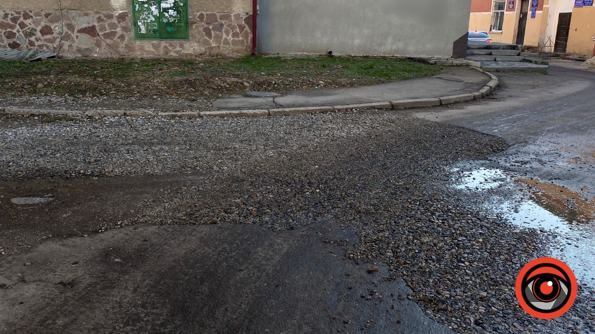 На вулиці Винниченка у Калуші засипали ями