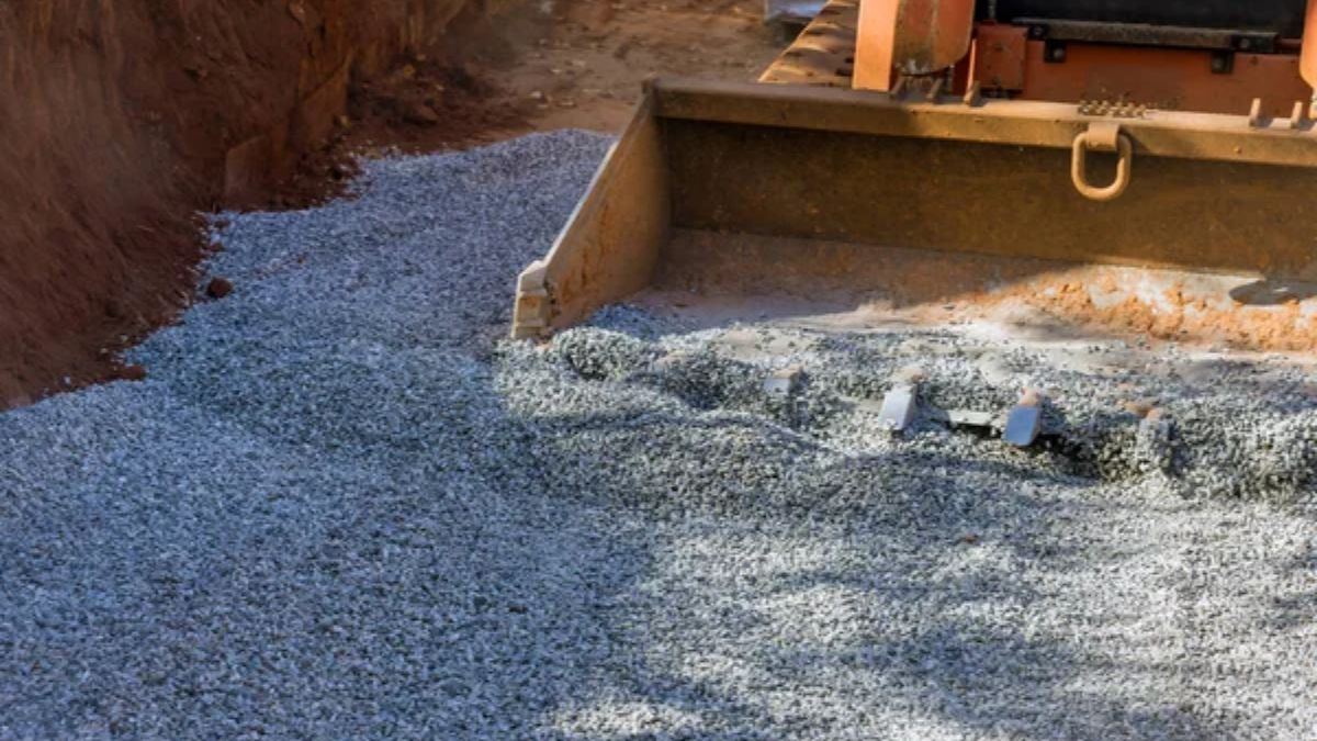 У Хотін планують підсипати дорогу щебенем