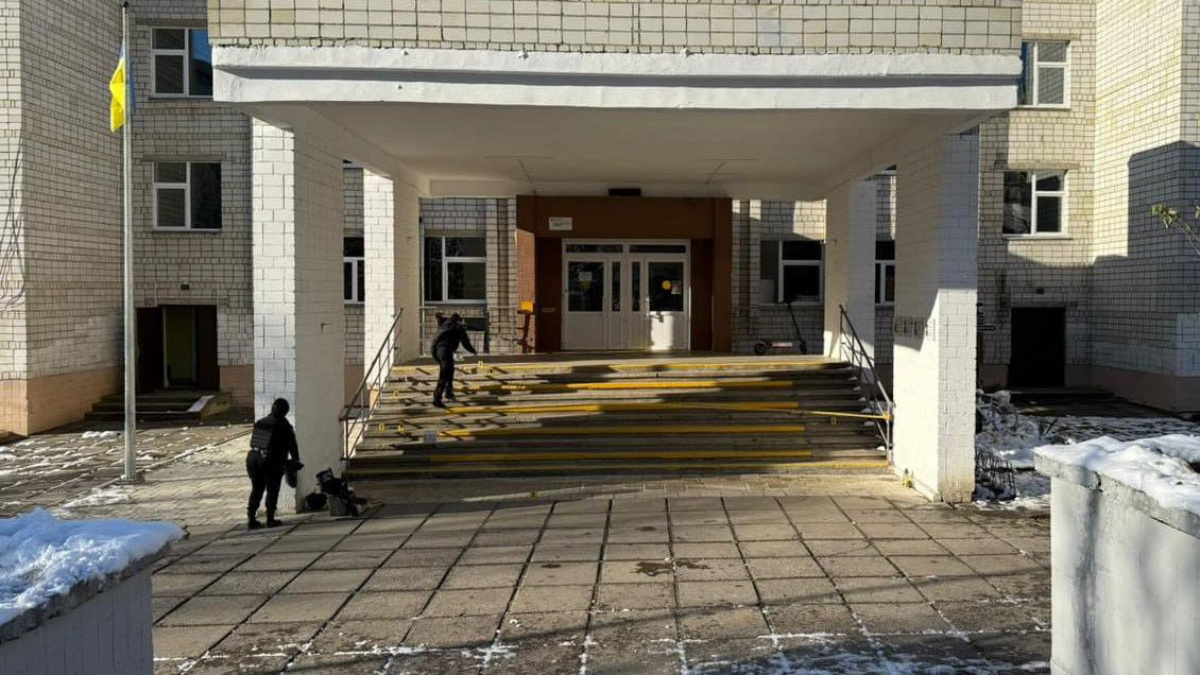 У Львові батько третьокласника стріляв із пістолета на території школи