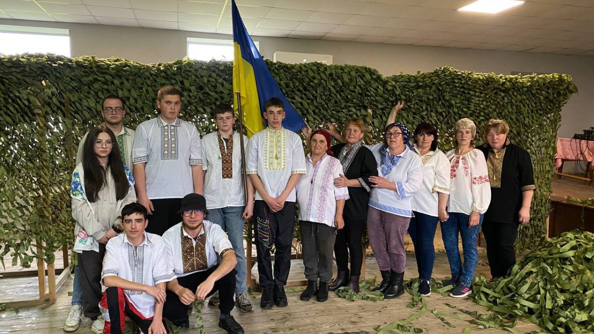 Волонтери з Довгого-Войнилова 4 роки плетуть сітки
