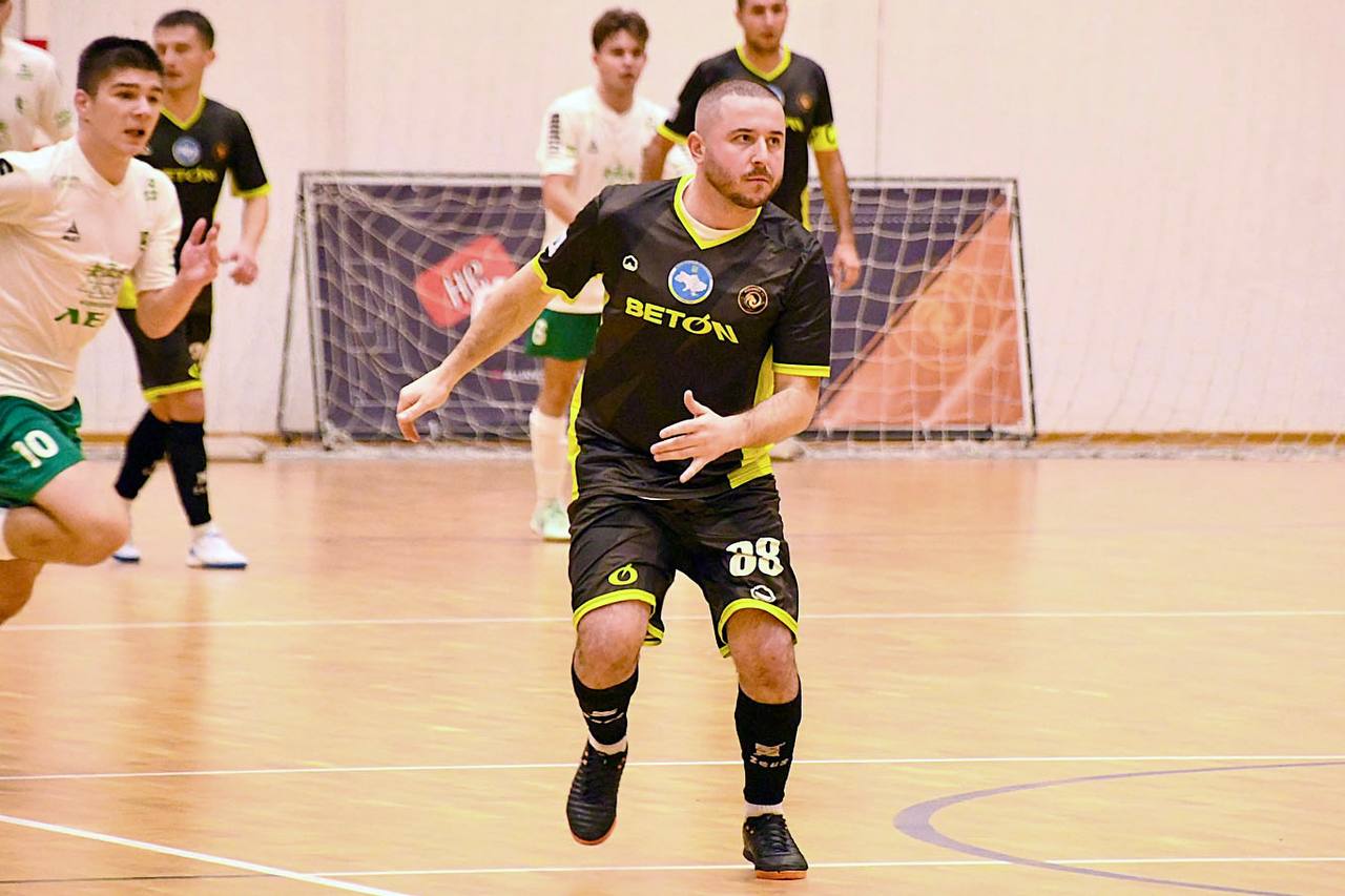 "Не футзаліст" у грі: Василь Максимів з Калуша дебютував у Кубку України з футзалу
