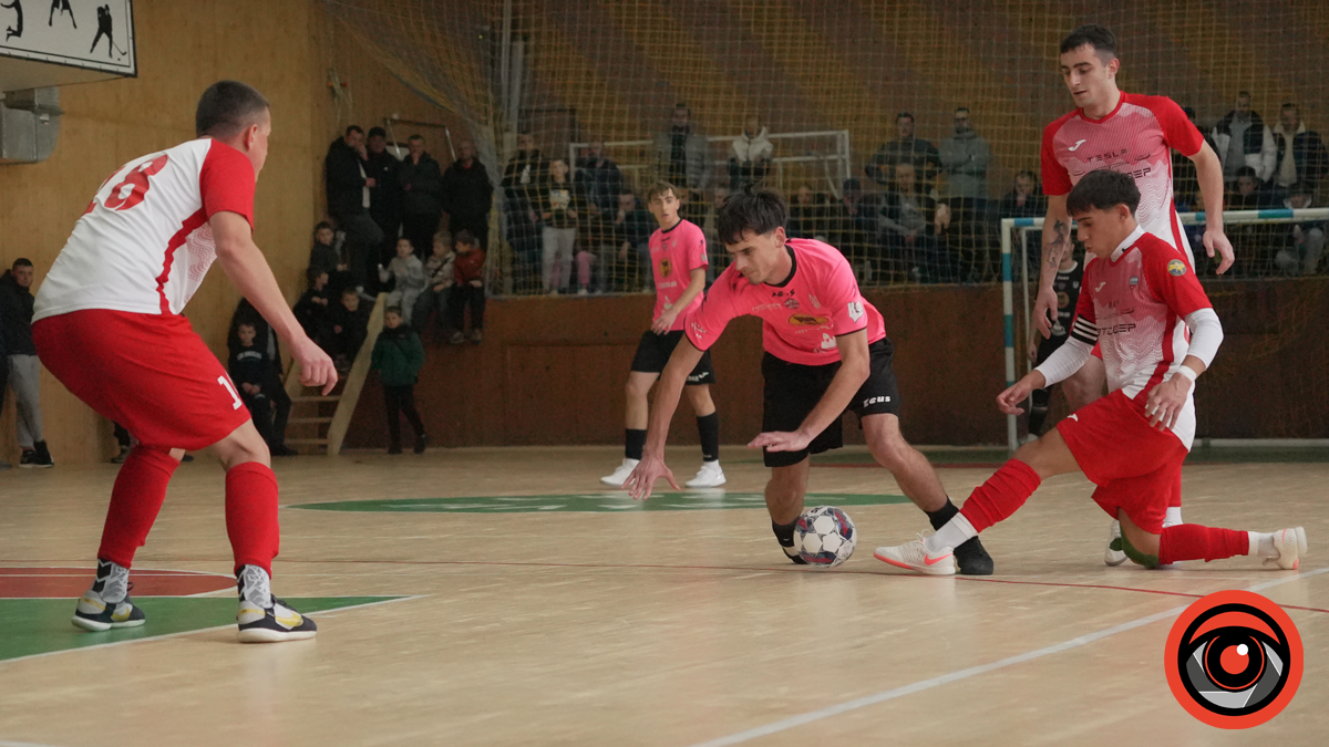 Піт, кров та емоції: у Калуші стартували районні змагання з футзалу