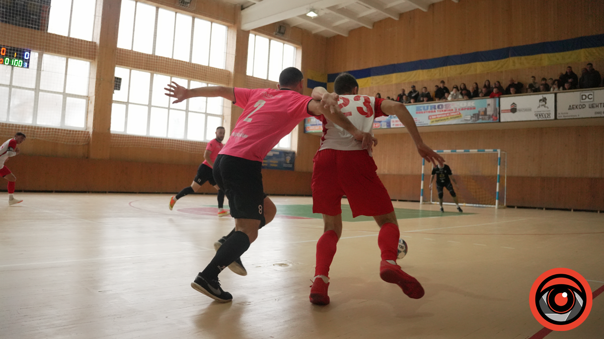 Піт, кров та емоції: у Калуші стартували районні змагання з футзалу
