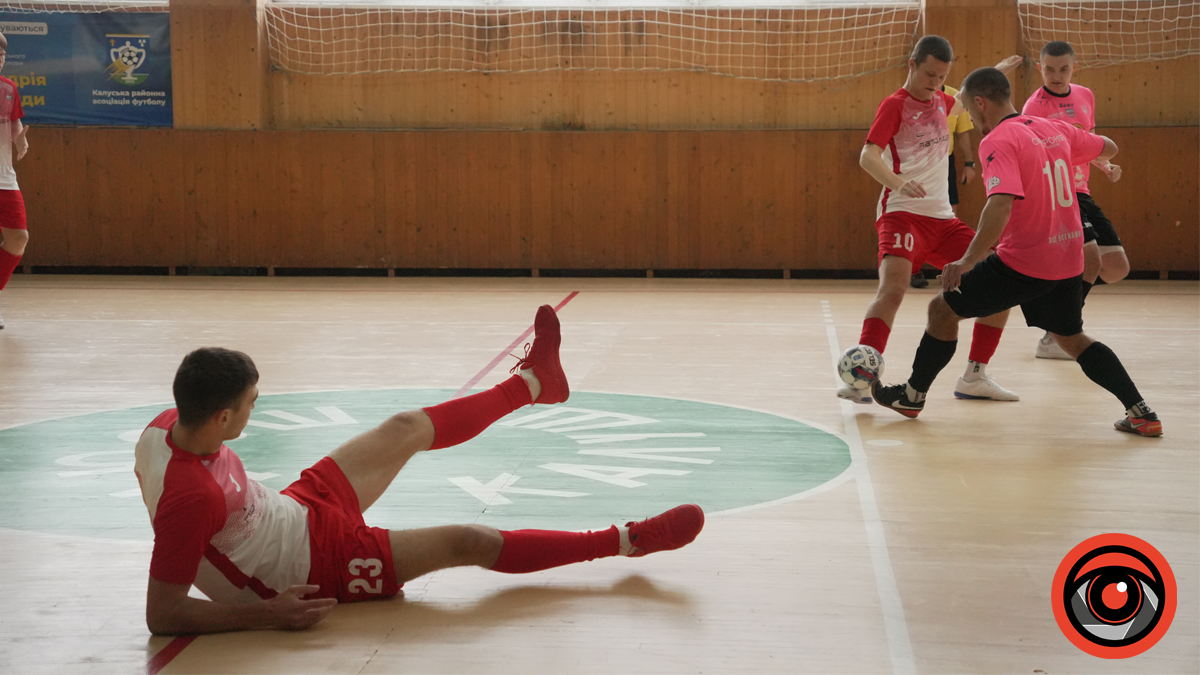 Піт, кров та емоції: у Калуші стартували районні змагання з футзалу