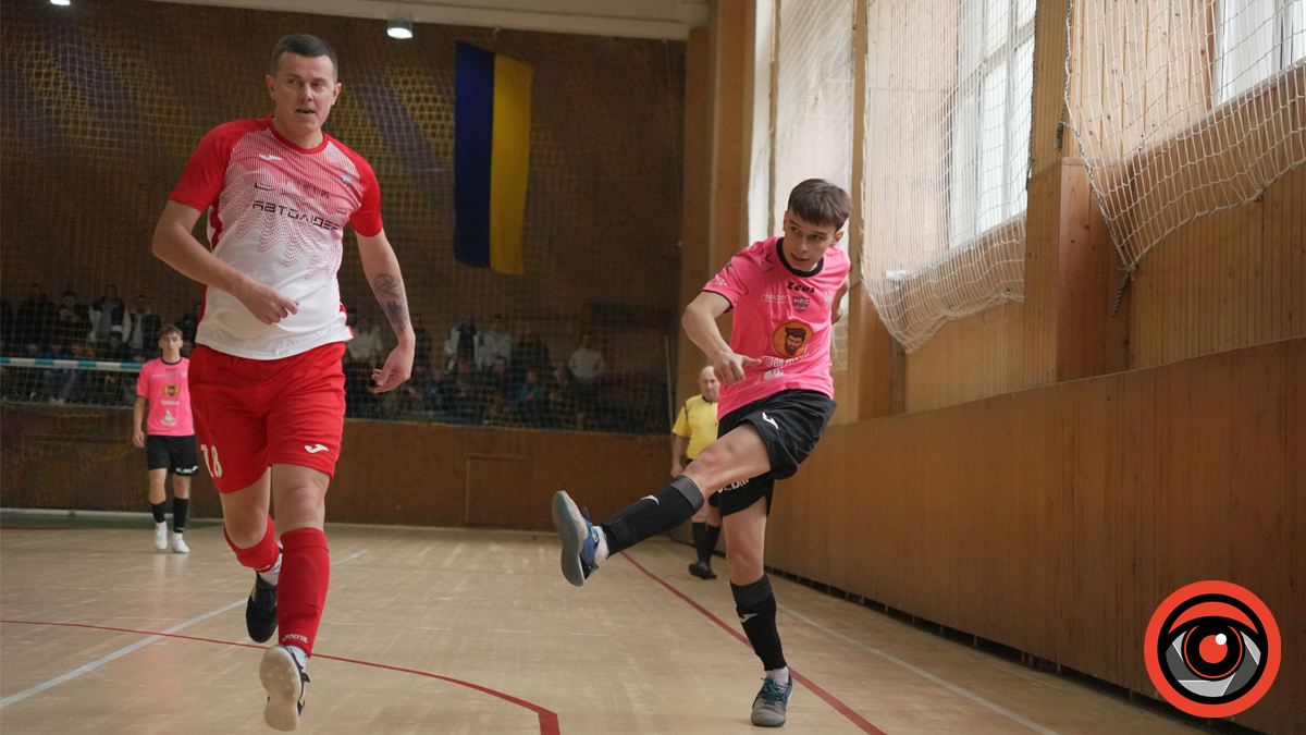 Піт, кров та емоції: у Калуші стартували районні змагання з футзалу