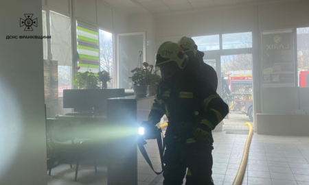 На Прикарпатті в офісному приміщенні стався вибух: травмовано двох людей | ВІДЕО