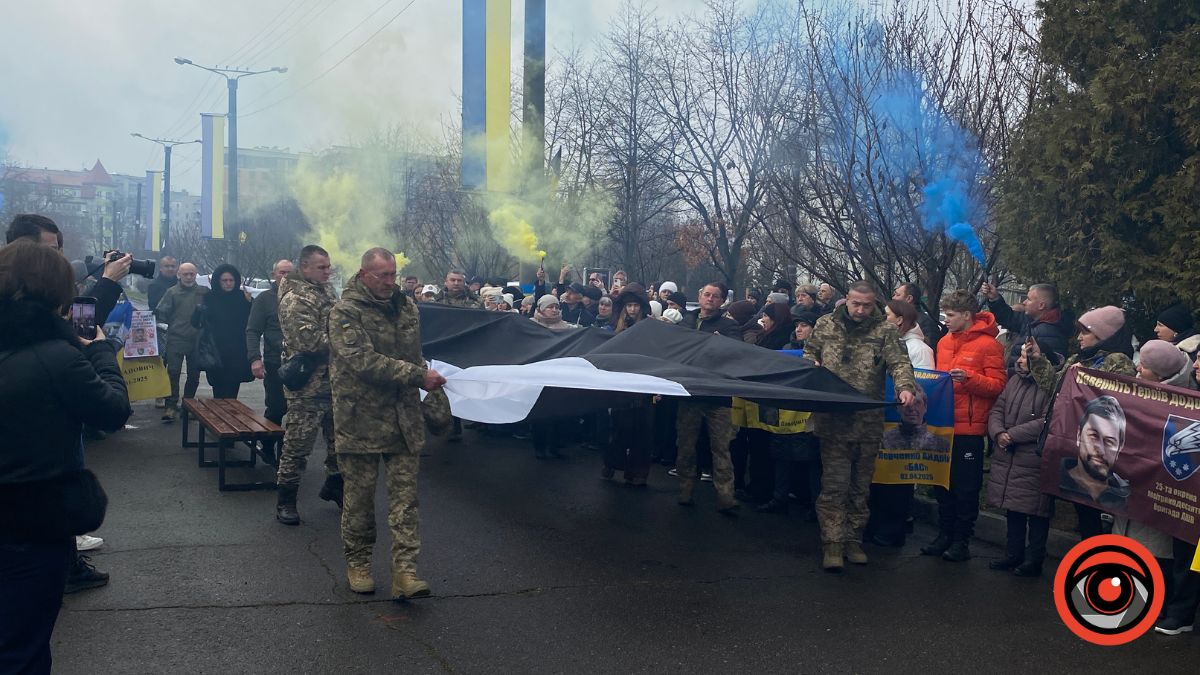 У Калуші провели акцію-нагадування про військовополонених та зниклих безвісти захисників