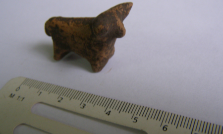 На Прикарпатті археологи знайшли глиняну фігурку бичка, якій орієнтовно 6000 років