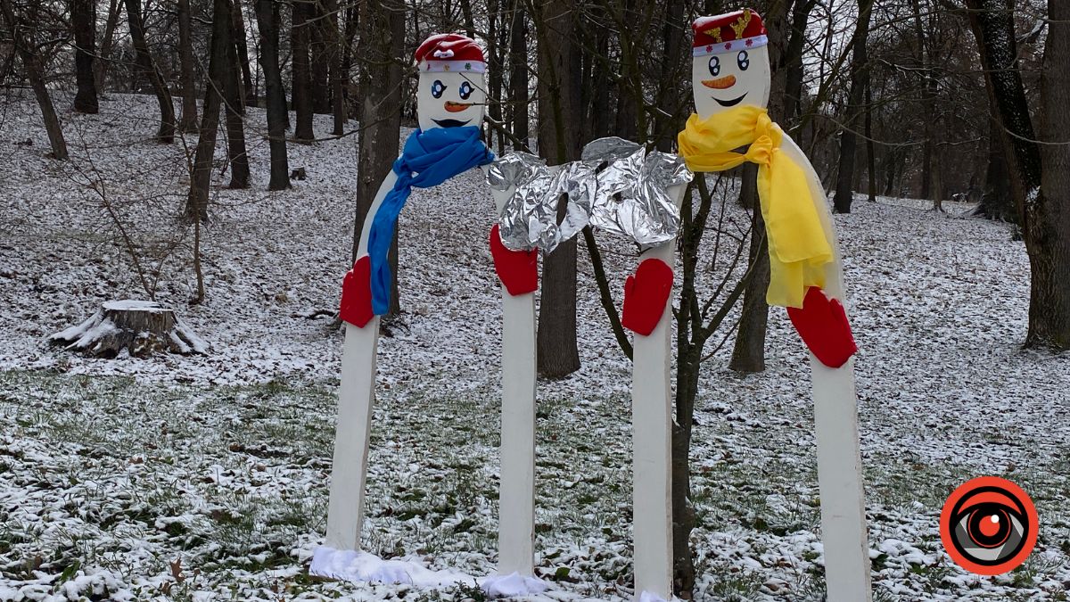 Як калуські школярі прикрасили парк до свят
