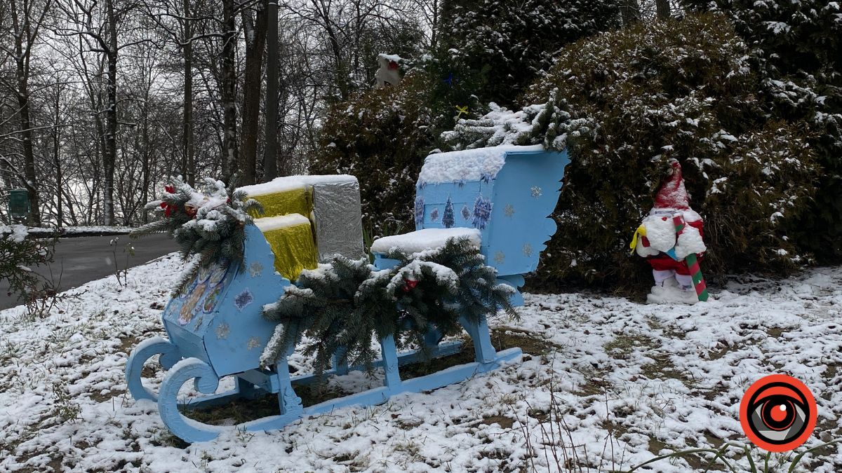 Як калуські школярі прикрасили парк до свят