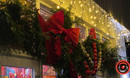 Як у Калуші задекорували вітрини до різдвяно-новорічних свят