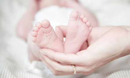 На Прикарпатті біля лікарні таємно залишили новонароджене немовля