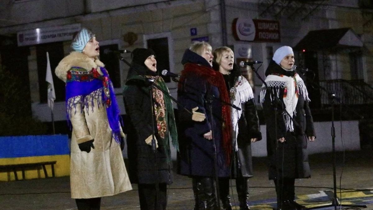 У Калуші на площі Героїв відбулися різдвяні віншування біля ялинки