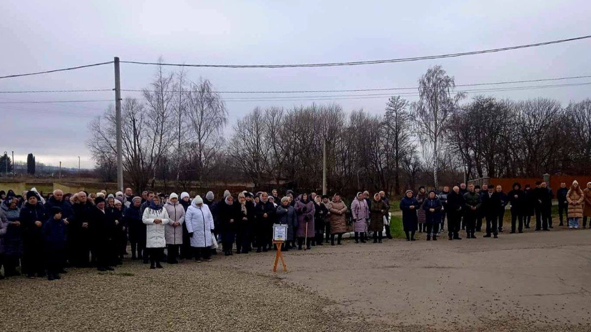 У Пійлі провели спільну молитву за повернення захисників
