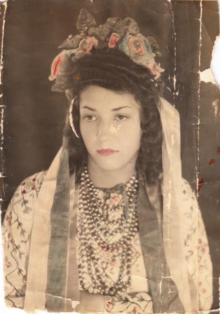 Ольга Романів (з дому - Гладенька). Калуш 1948 р.