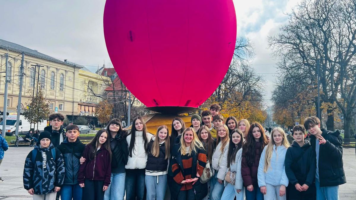 педагогиня із Долини фотографує