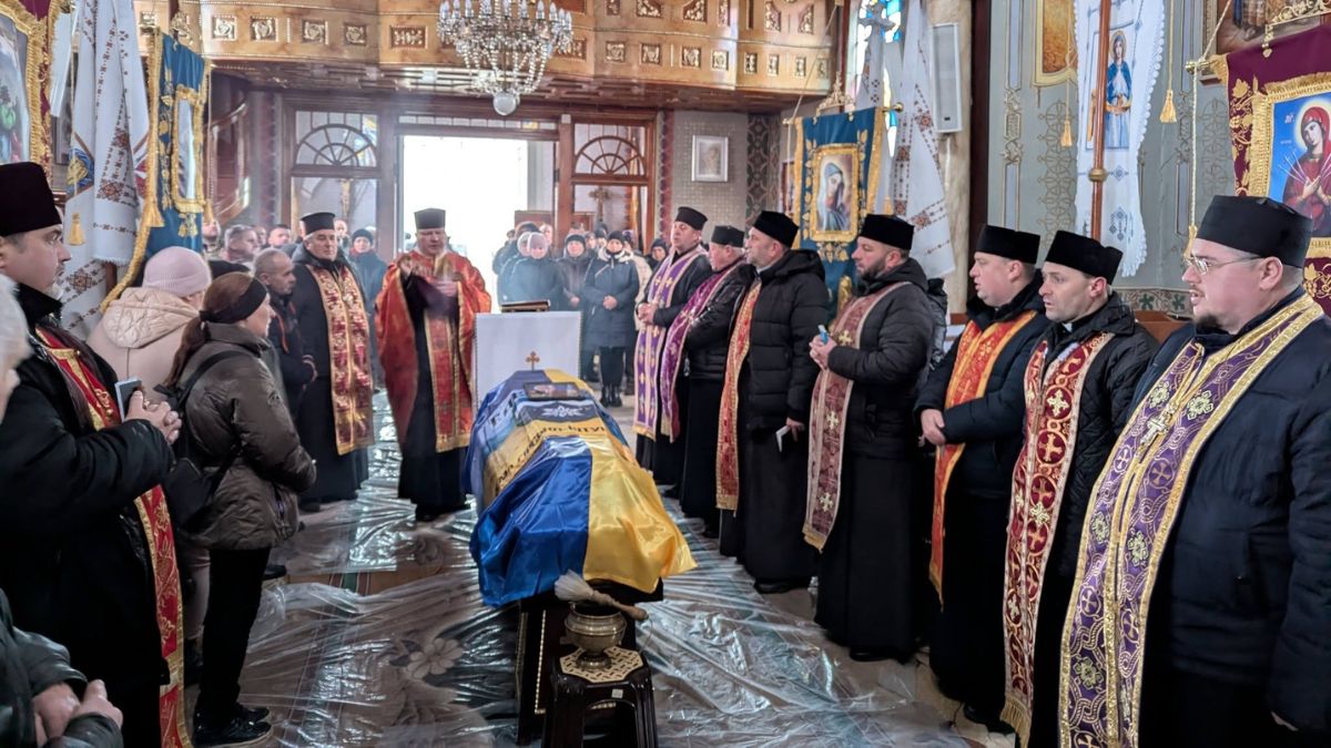 У Болехові попрощалися з полеглим захисником Віктором Стадником