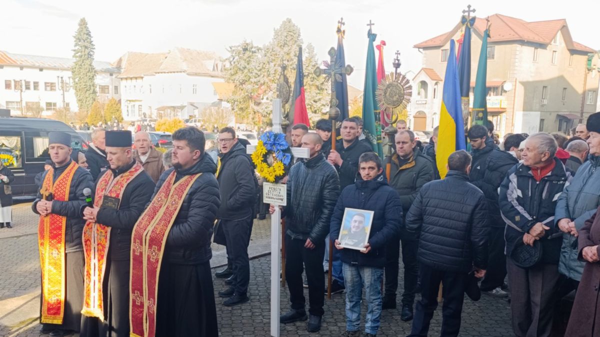 похорон Героя