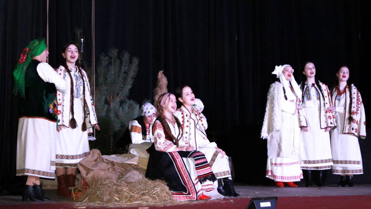 Вистава "Бойківська колєда" зібрала повний зал у Вигоді