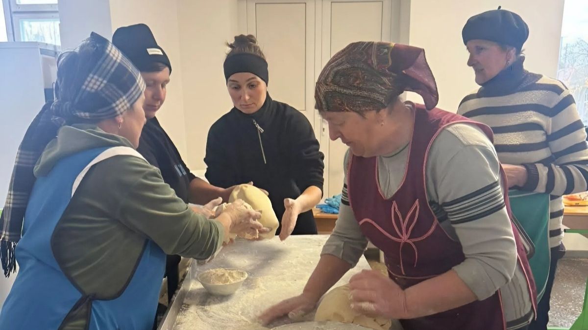 4 села готують на фронт їжу