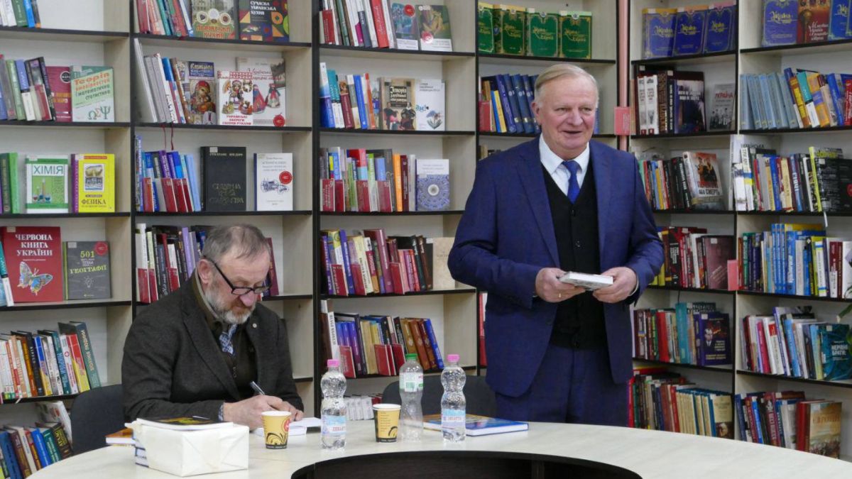 У Калуші презентували книгу Михайла Ратушного про новітню історію України