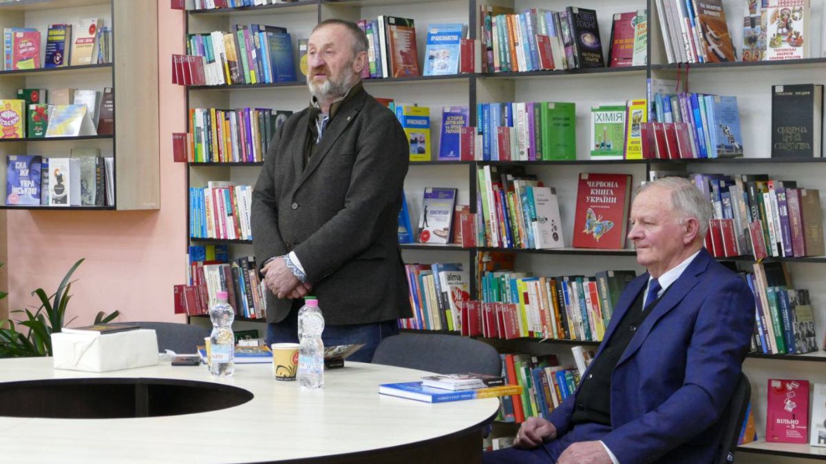 У Калуші презентували книгу Михайла Ратушного про новітню історію України