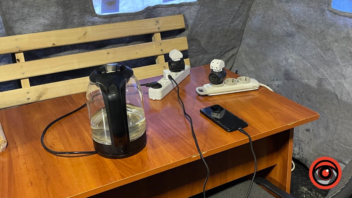 Тепло, світло і Wi-Fi: як у Калуші працює модульний пункт незламності