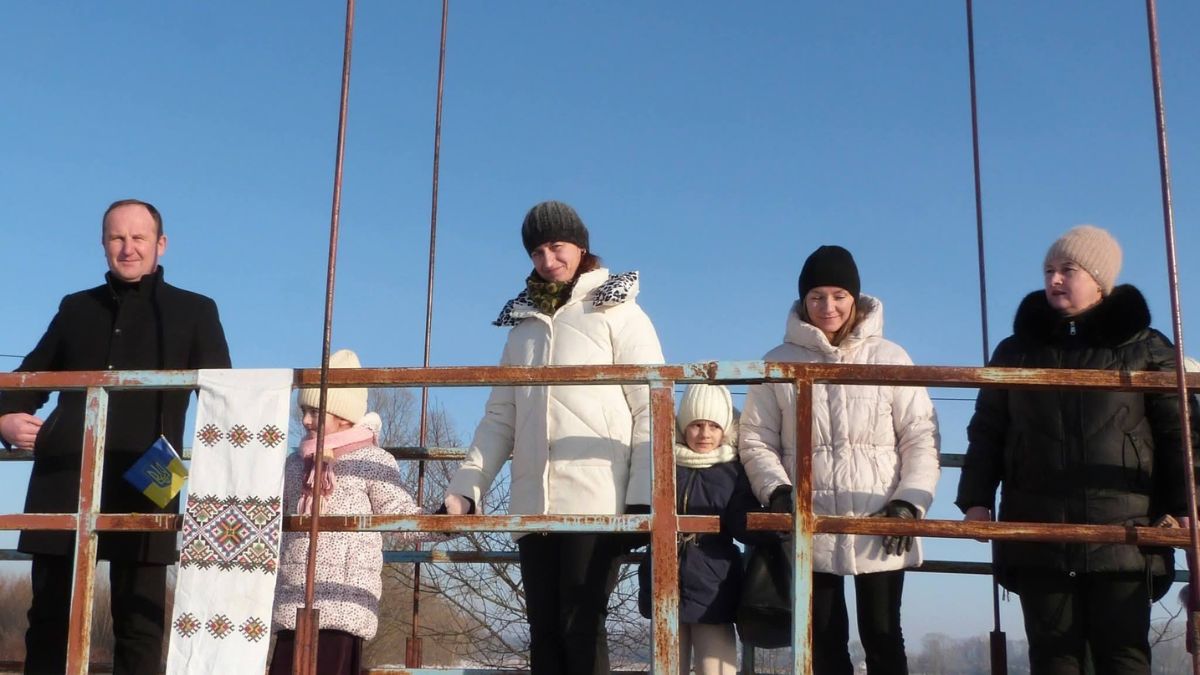 У Сваричеві ланцюг єдності