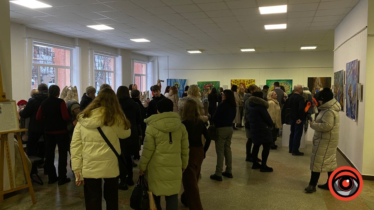 "Шлях України. Душа нації": у Калуші відкрили персональну виставку художниці Ольги Чолінської