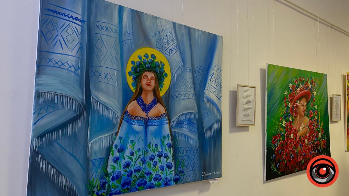 "Шлях України. Душа нації": у Калуші відкрили персональну виставку художниці Ольги Чолінської