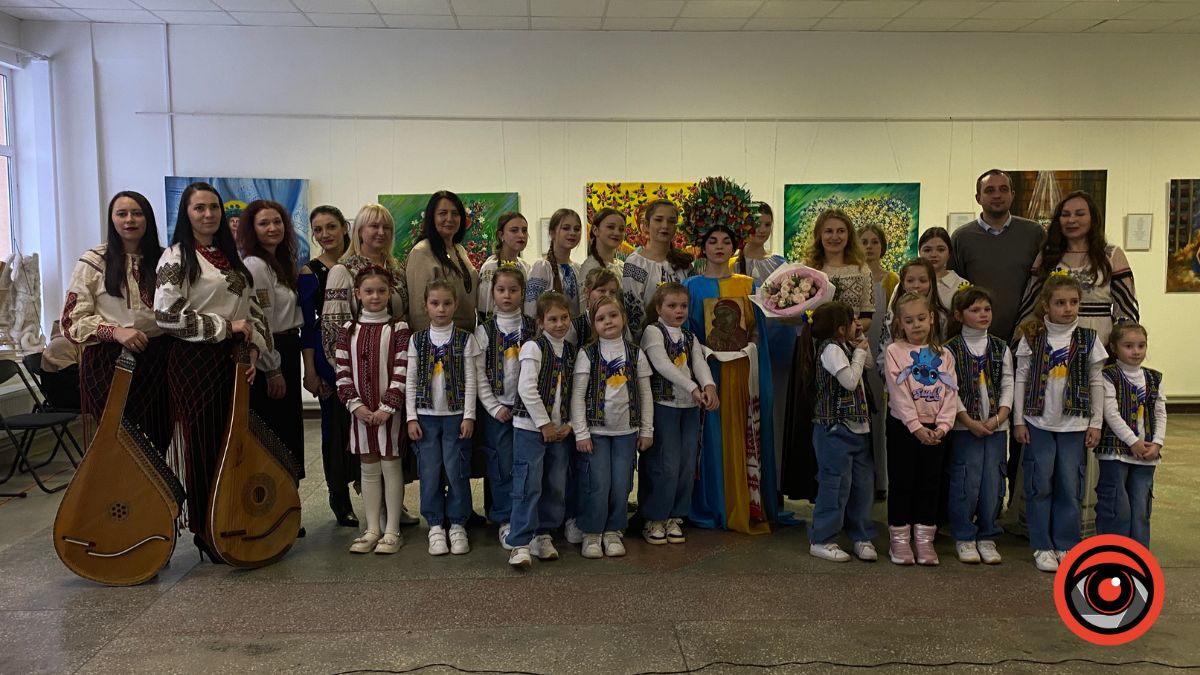 "Шлях України. Душа нації": у Калуші відкрили персональну виставку художниці Ольги Чолінської