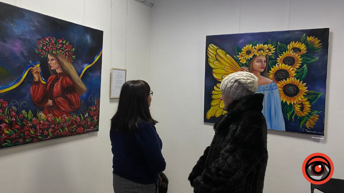 "Шлях України. Душа нації": у Калуші відкрили персональну виставку художниці Ольги Чолінської